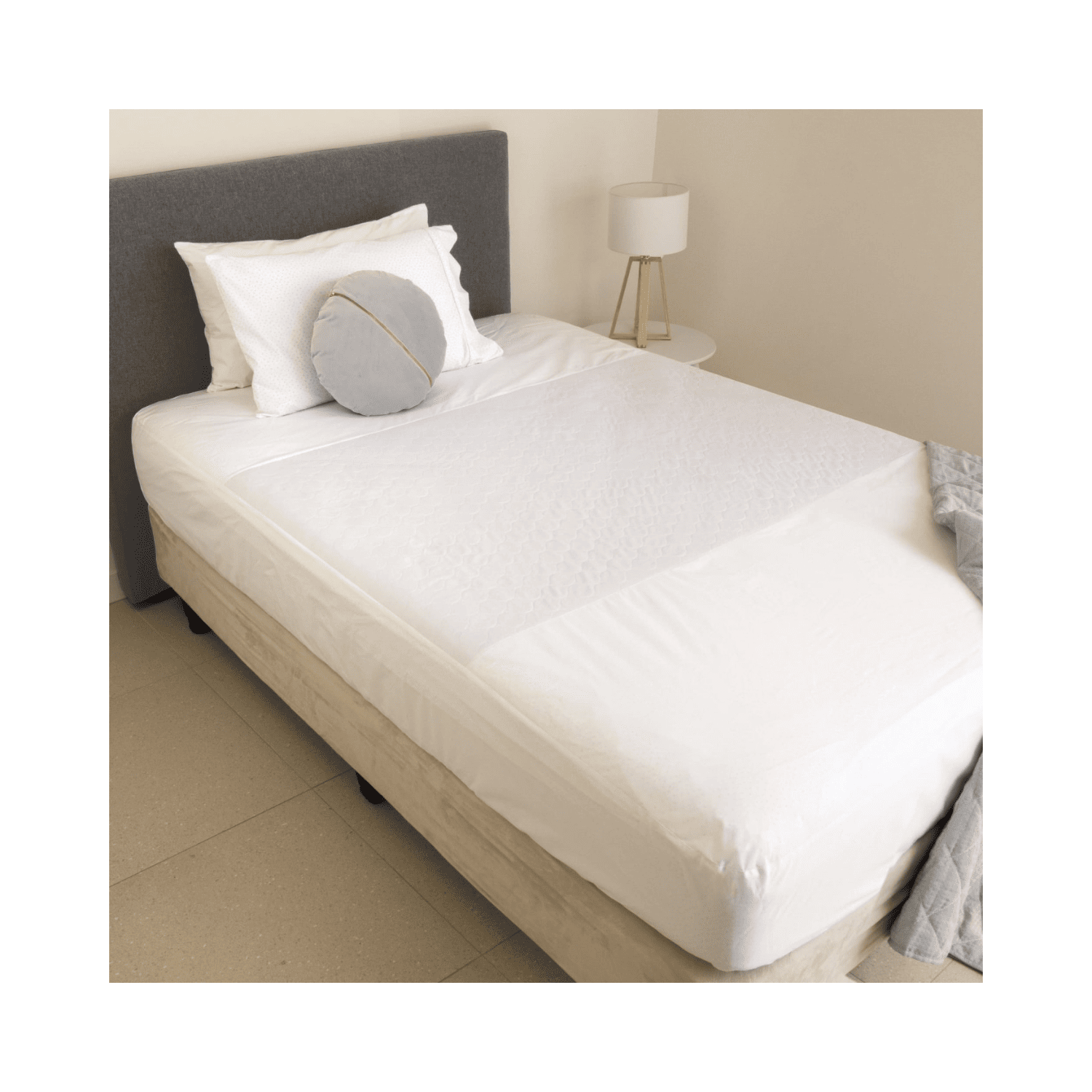 Conni Fitted Bed Pad Sheet_ White+